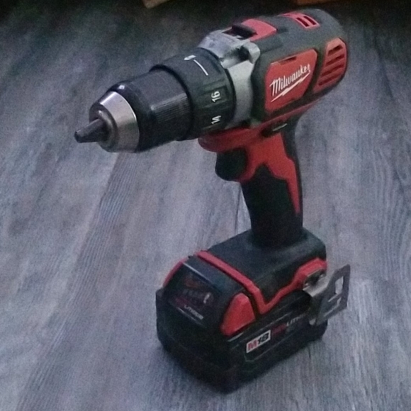 Milwaukee M18 Drill/Driver with XC 5.0 Battery - Picture 3 of 4